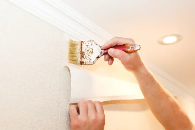 Pose de papier peint à Jublains — revêtements muraux et toiles de verre